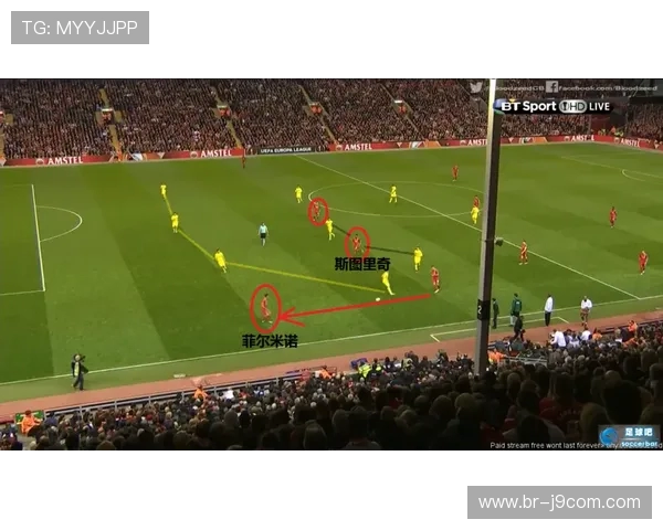 以足球左右摇摆进球展现灵动技巧的赛场震撼精彩瞬间全景集锦画面